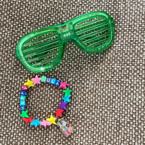 Green Party glasses and Hula Festival bracelet - Picture 1 of 6